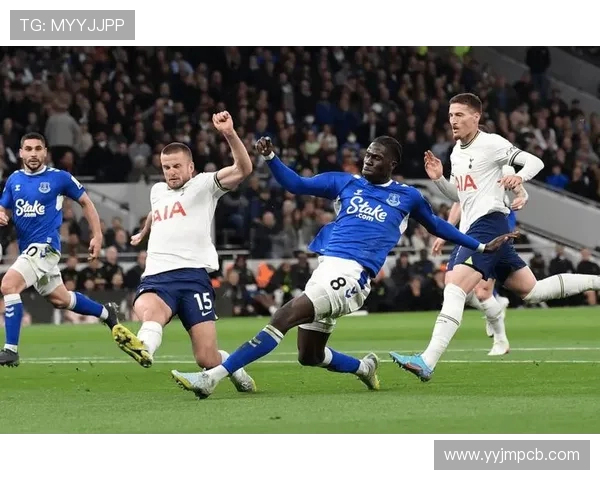 华古拉斯与阿特拉斯的精彩对决揭示球队实力与战术博弈的较量 华古拉斯与阿特拉斯的精彩对决揭示球队实力与战术博弈的较量